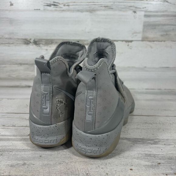 Nike Lebron James Mens 11.5 silver - Picture 3 of 8
